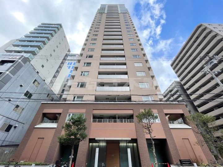 クロスレジデンス大阪新町の外観