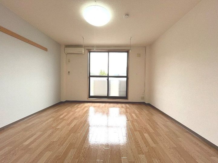 サープラス マロニエの居間