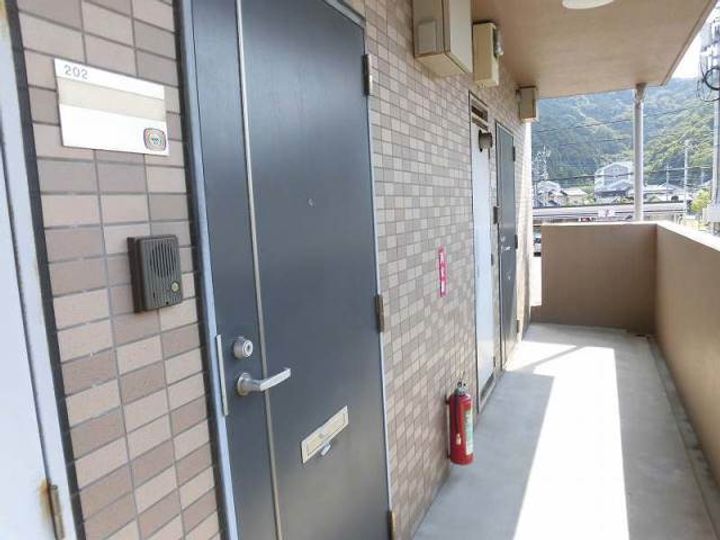 静岡県駿東郡清水町徳倉(マンション)の賃貸物件の玄関