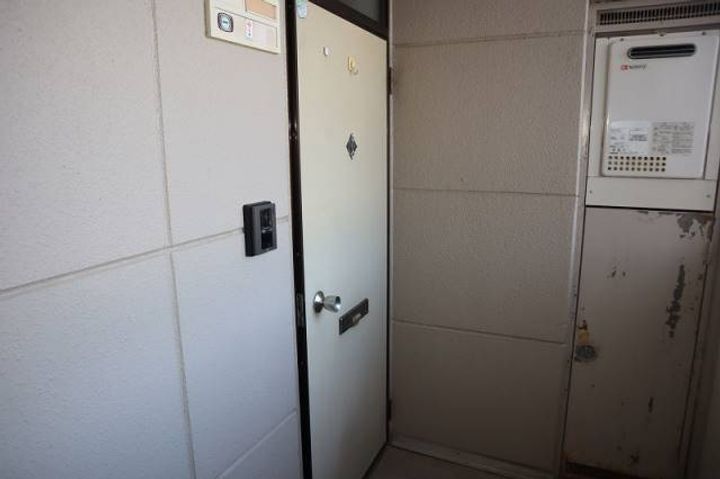 静岡県田方郡函南町柏谷(マンション)の賃貸物件3Wの玄関
