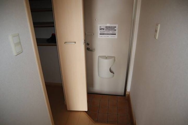 静岡県三島市中島(アパート)の賃貸物件102の玄関