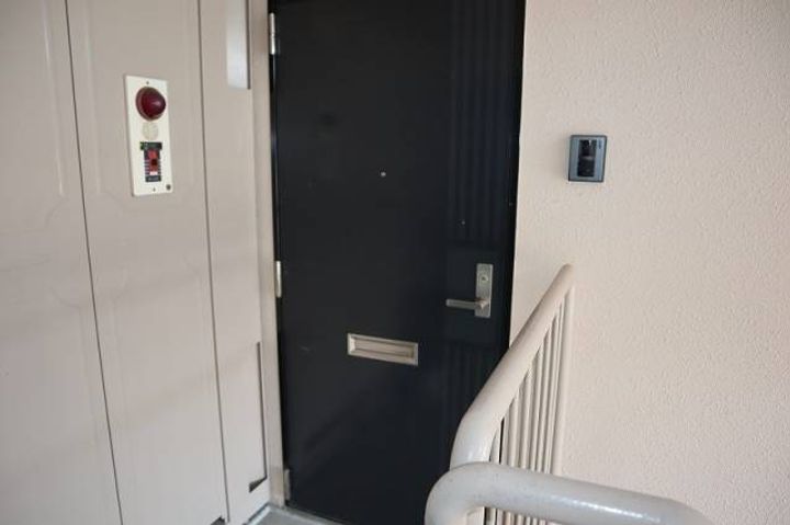静岡県三島市萩(マンション)の賃貸物件302の玄関
