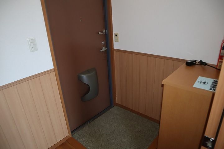 静岡県駿東郡長泉町南一色(アパート)の賃貸物件201の玄関