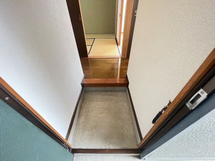 レーベ柿崎103の玄関