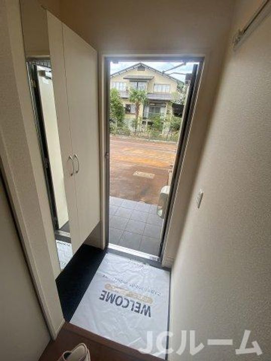 セーフハウスの玄関