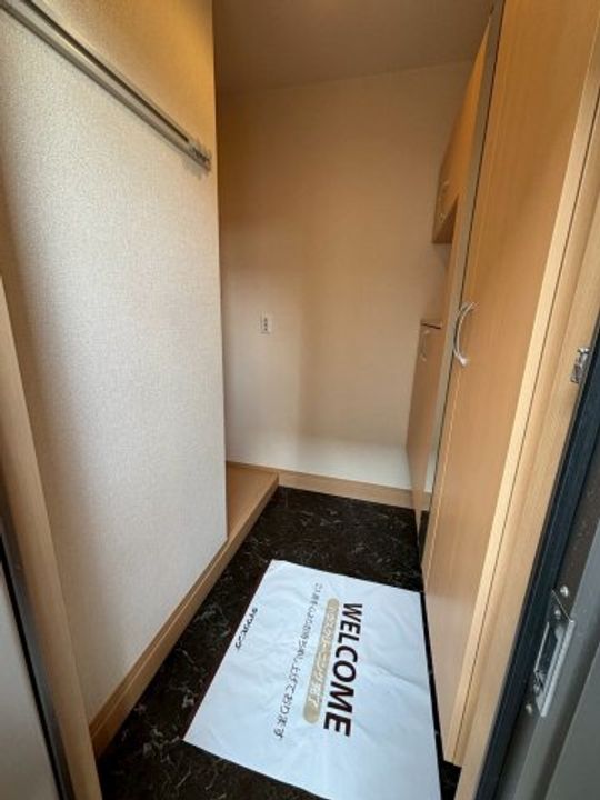ジョイフル伝Aの玄関