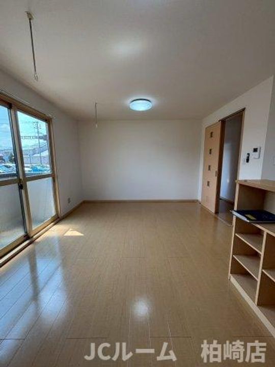 新潟県柏崎市三和町(アパート)の賃貸物件102の居間