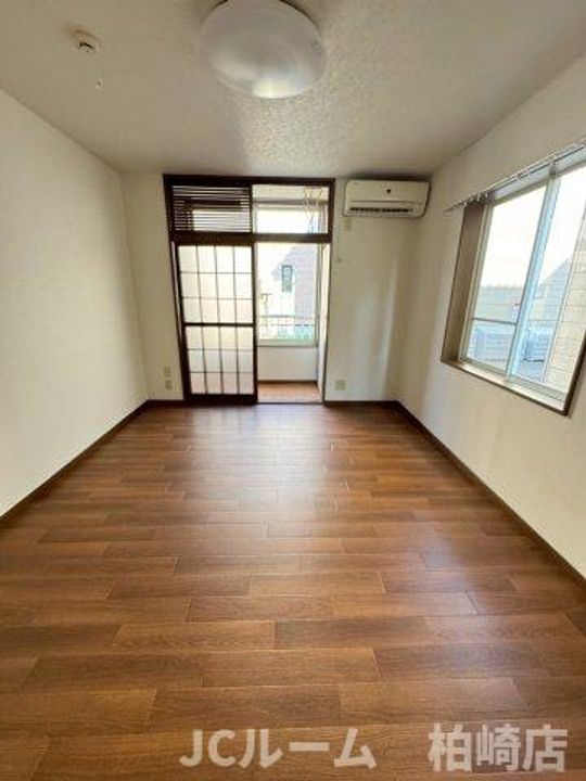 新潟県柏崎市半田1丁目(アパート)の賃貸物件105の居間