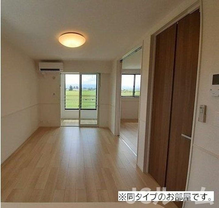 新潟県柏崎市半田3丁目(アパート)の賃貸物件の居間