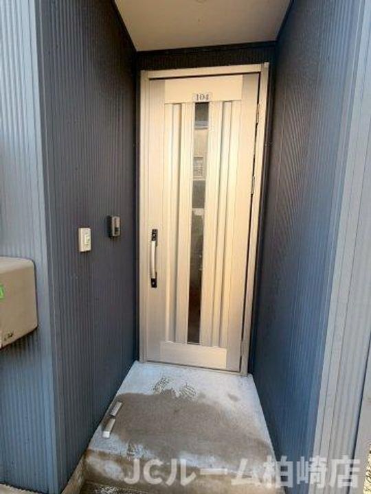 新潟県柏崎市関町(アパート)の賃貸物件104の玄関