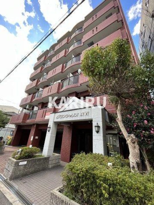 グランシャリオ成育の外観
