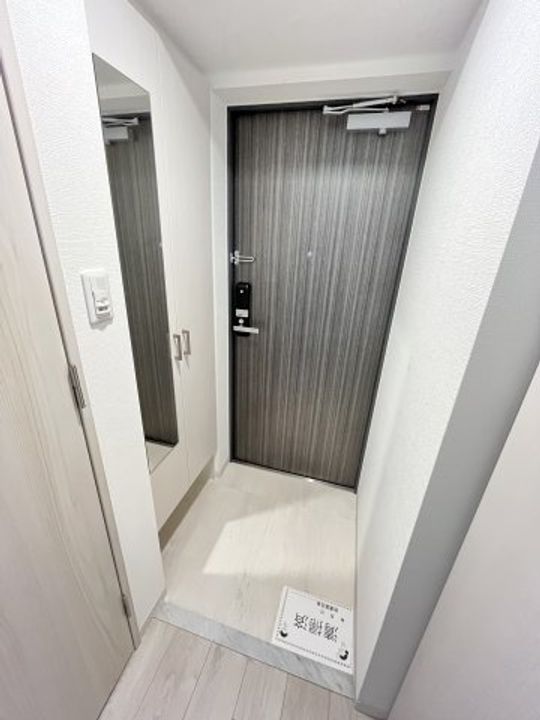 クレストタップ京橋604の玄関