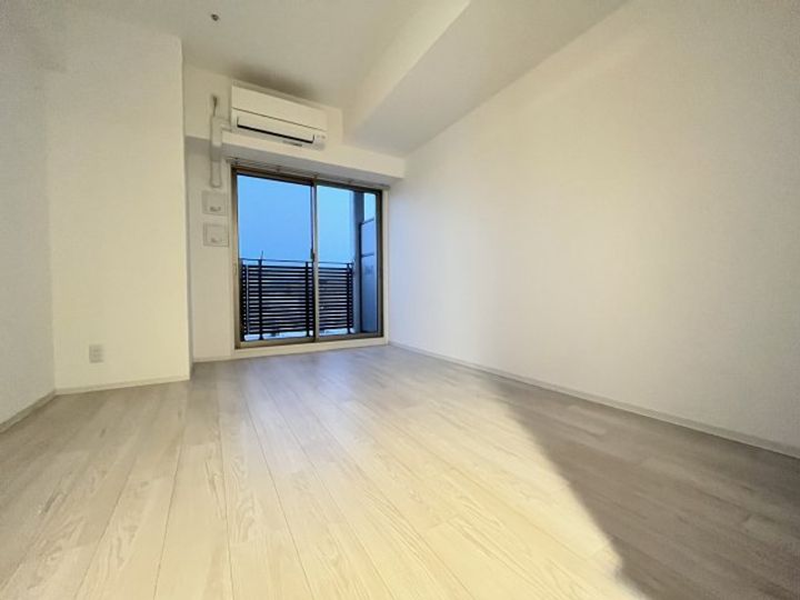 クレストタップ京橋604の居間