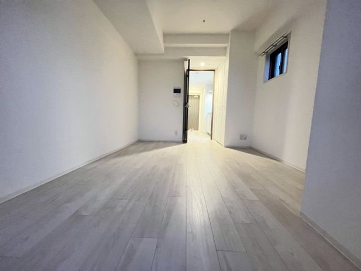 クレストタップ京橋604の居間