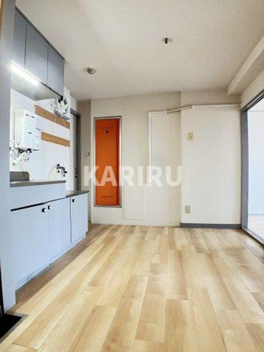 関目岡村マンションの居間