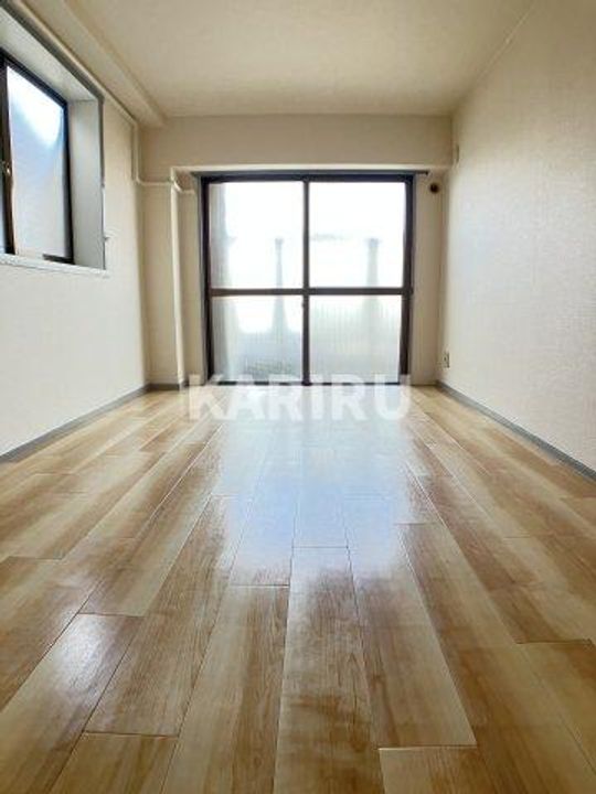 関目岡村マンションの居間