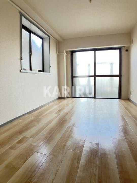 関目岡村マンションの居間