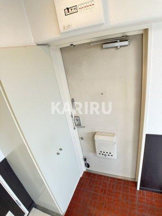 東洋プラザ高倉811の玄関