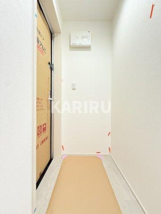フジパレス リュクスの玄関