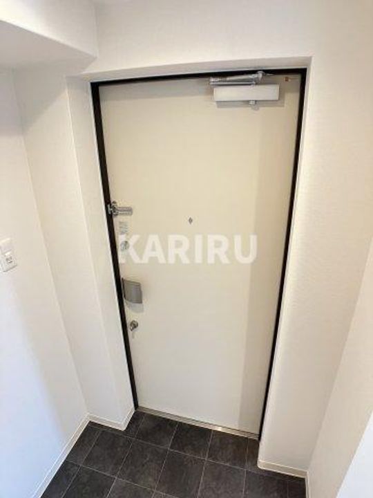 ファーストフィオーレ京橋イースト402の玄関