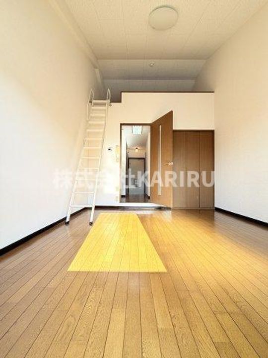 ヴィライイダIIの居間