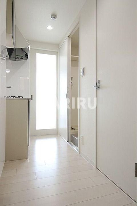 strata -ストラータ-の玄関