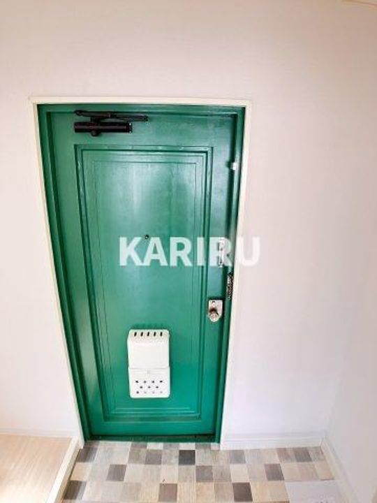 ライラックマンションの玄関