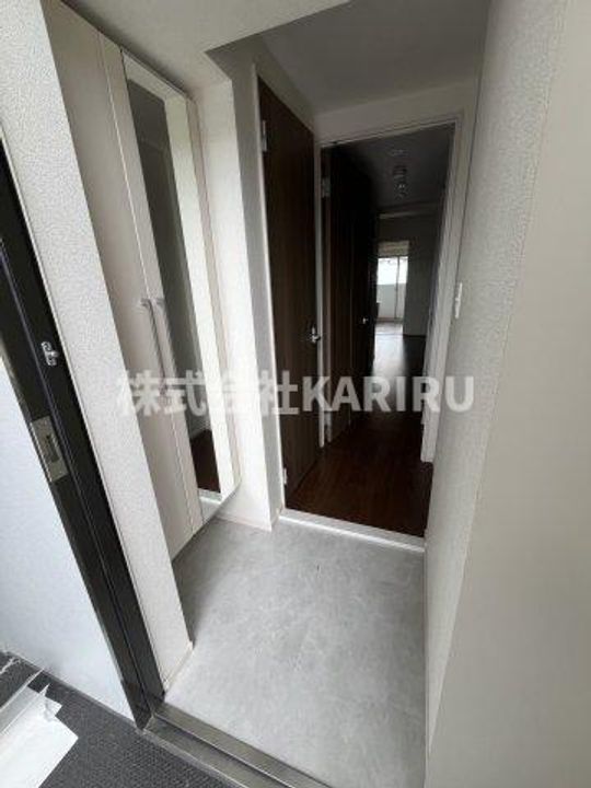 リアライズ南巽501の玄関