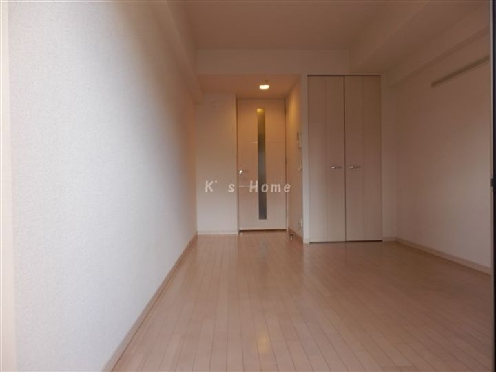 プレサンス三宮花時計前の居間