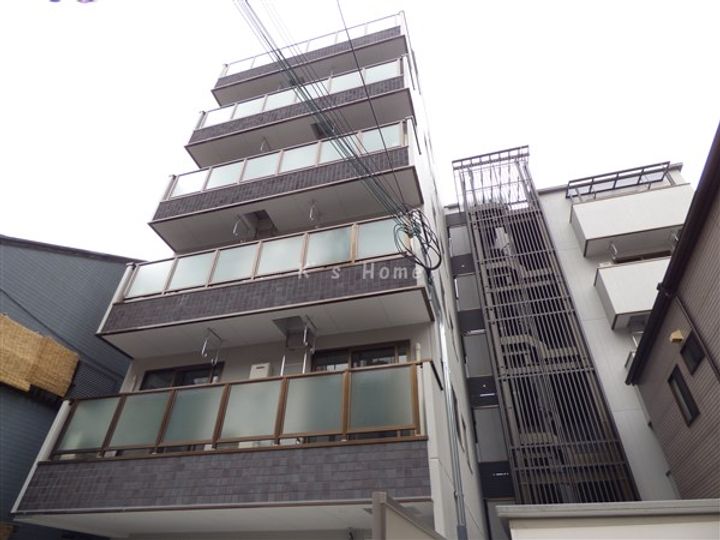 リーフビルの外観
