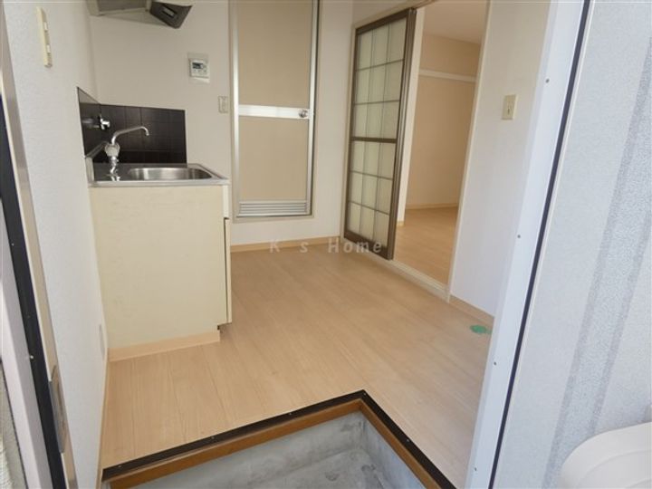 フレグランス西岡本の玄関