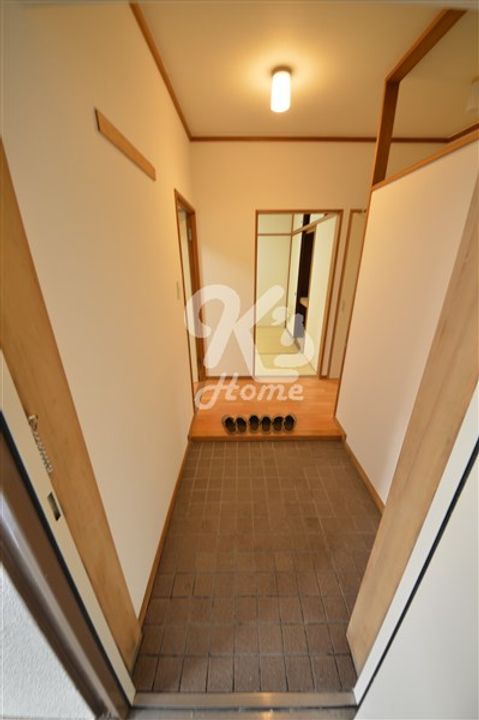 シティハイツ狩口5-102の玄関