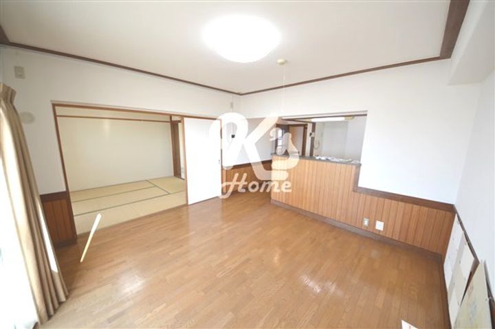 シティハイツ狩口5-502の居間