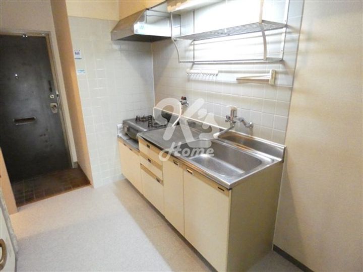 八尾マンション302のキッチン