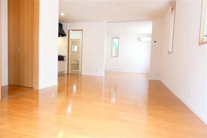 シャーメゾン中山手の居間