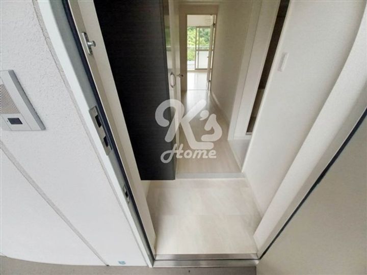 ツルトスコII番館405の玄関