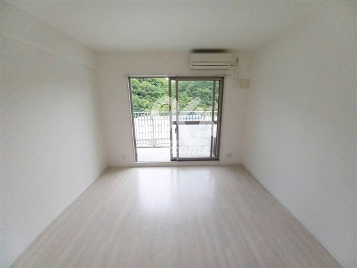 ツルトスコII番館405の居間