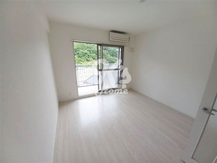 ツルトスコII番館405の居間