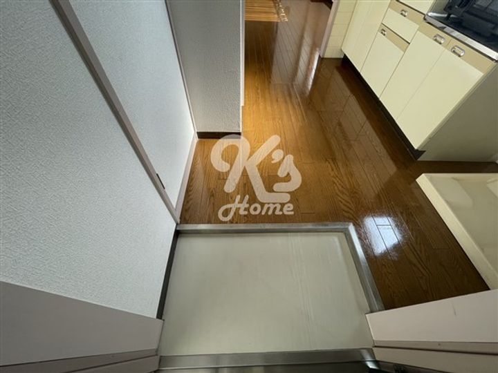 SHE'Sおおつかの玄関