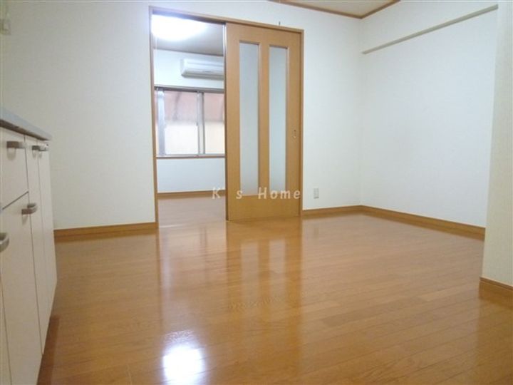 大星マンションの居間