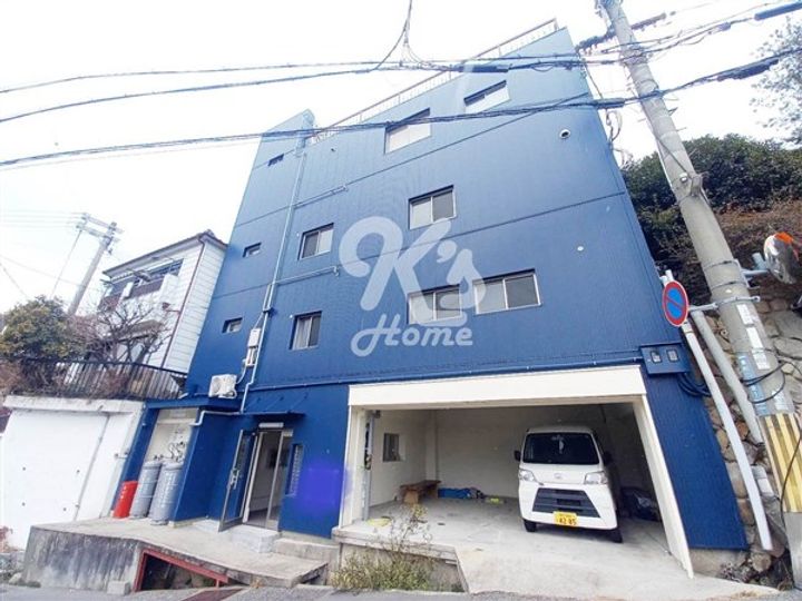 鶯橋マンションの外観