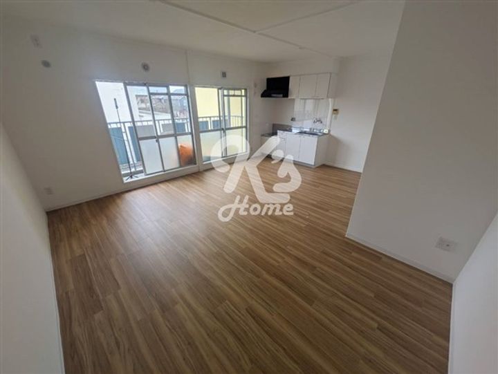 エード白川の居間