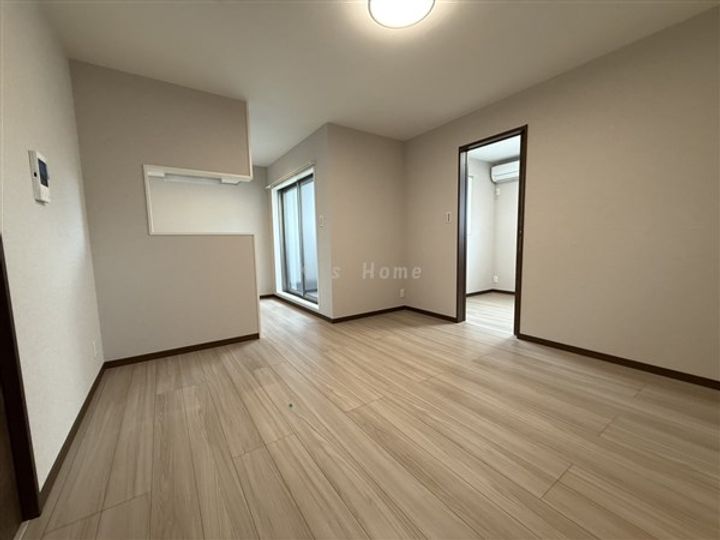 花の木北青木の居間