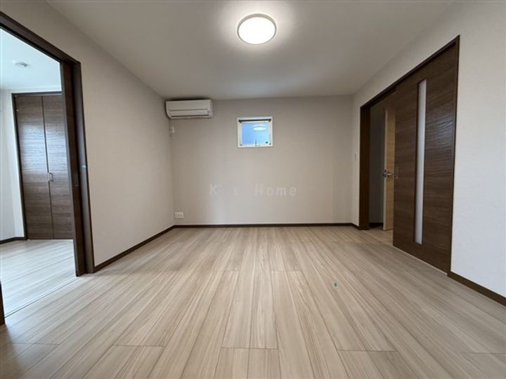 花の木北青木の居間