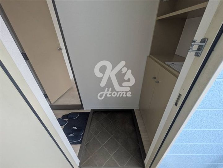 クイーンズコート東落合B-102の玄関