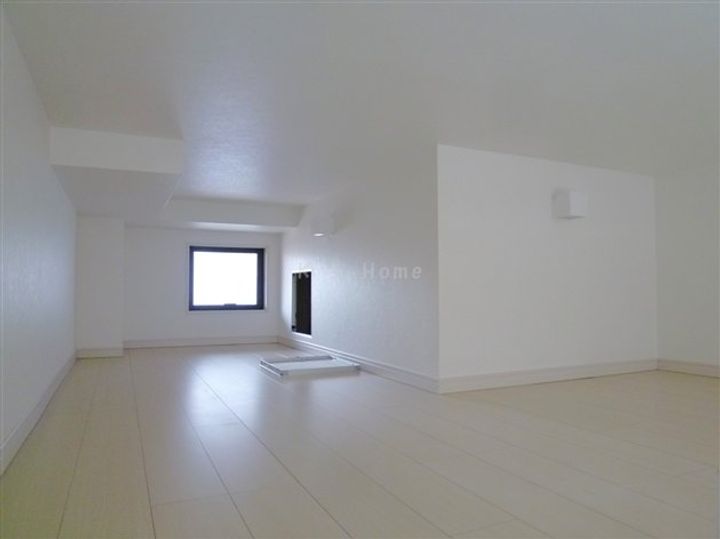 ラ・ヴィータ川西の居間