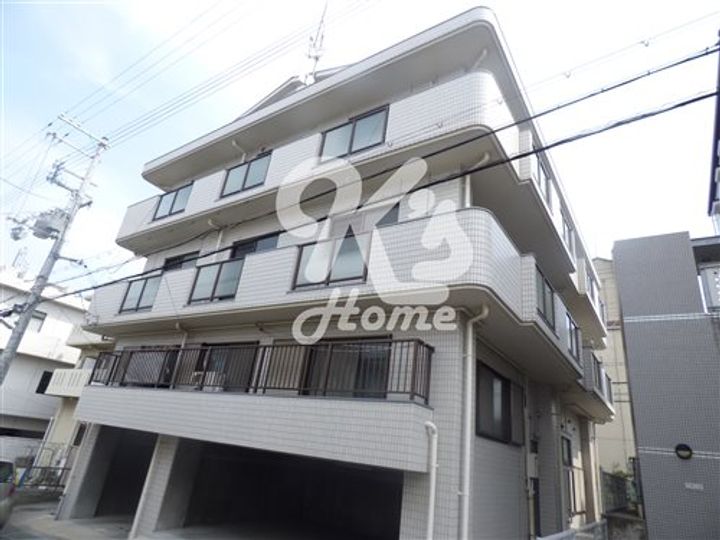 With赤羽302の外観