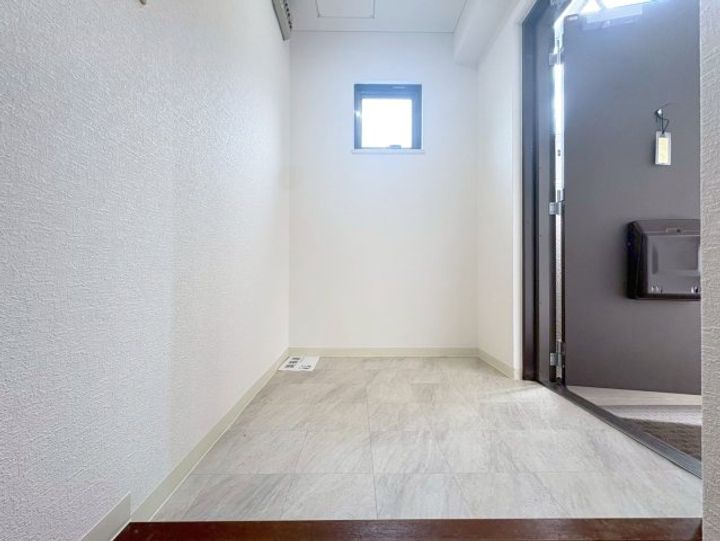 ユニライフ刀根山の玄関