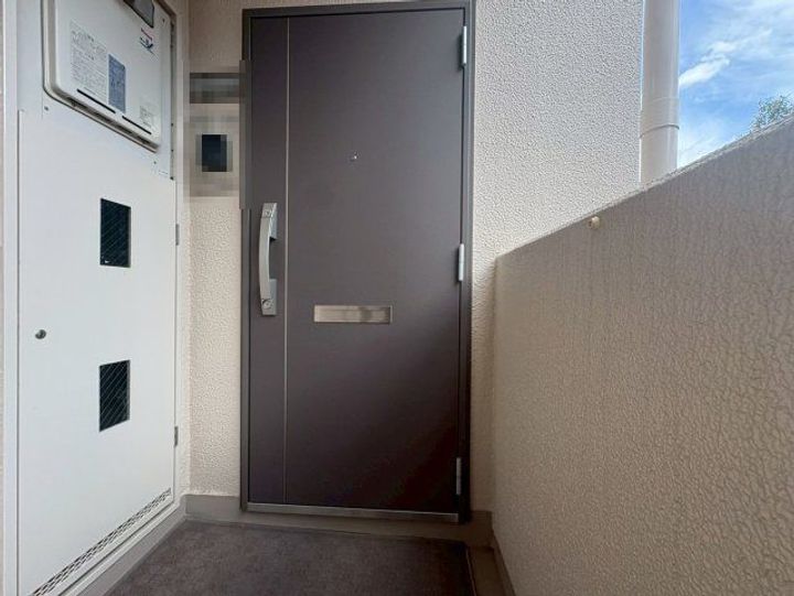 ユニライフ刀根山の玄関