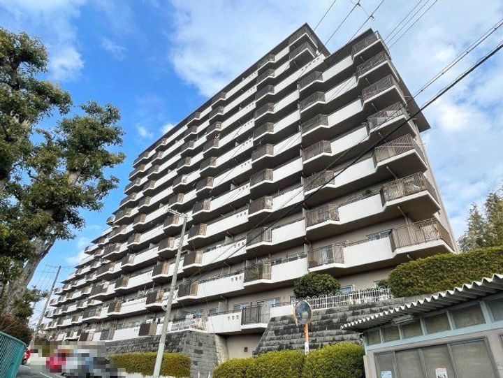 青葉丘マンションの外観